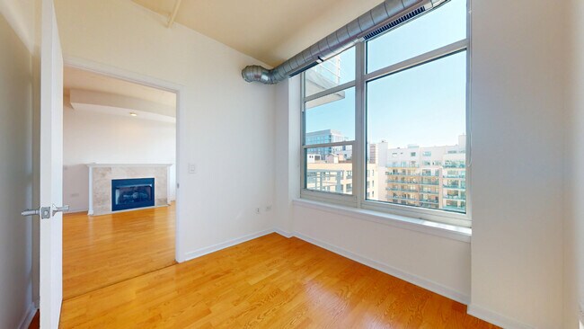 Building Photo - 909 W Washington Blvd