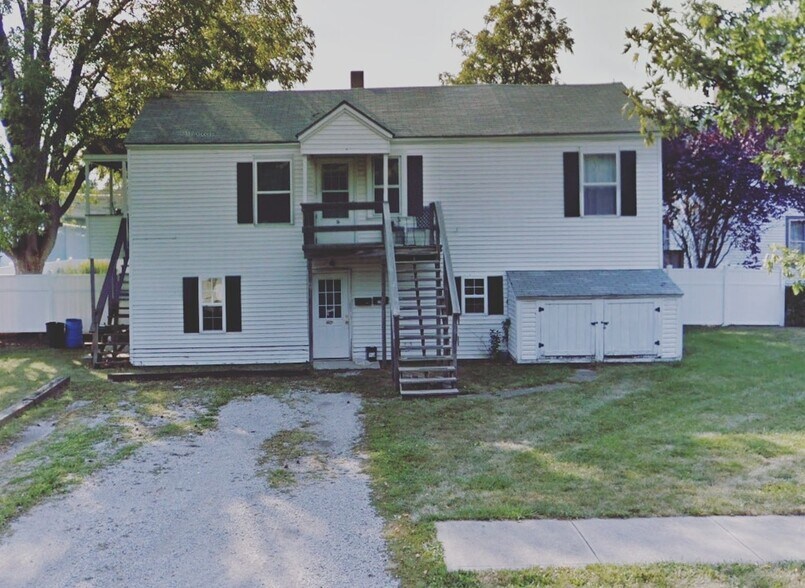 Front of house. Unit B is upstairs. - 220 N Blair St
