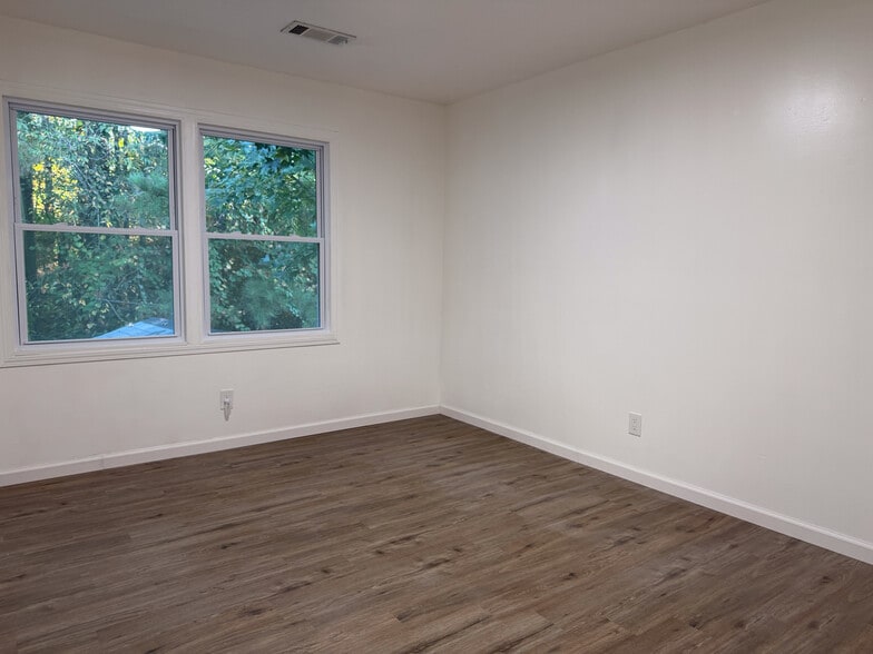 Building Photo - 1307 Sweet Pine Dr