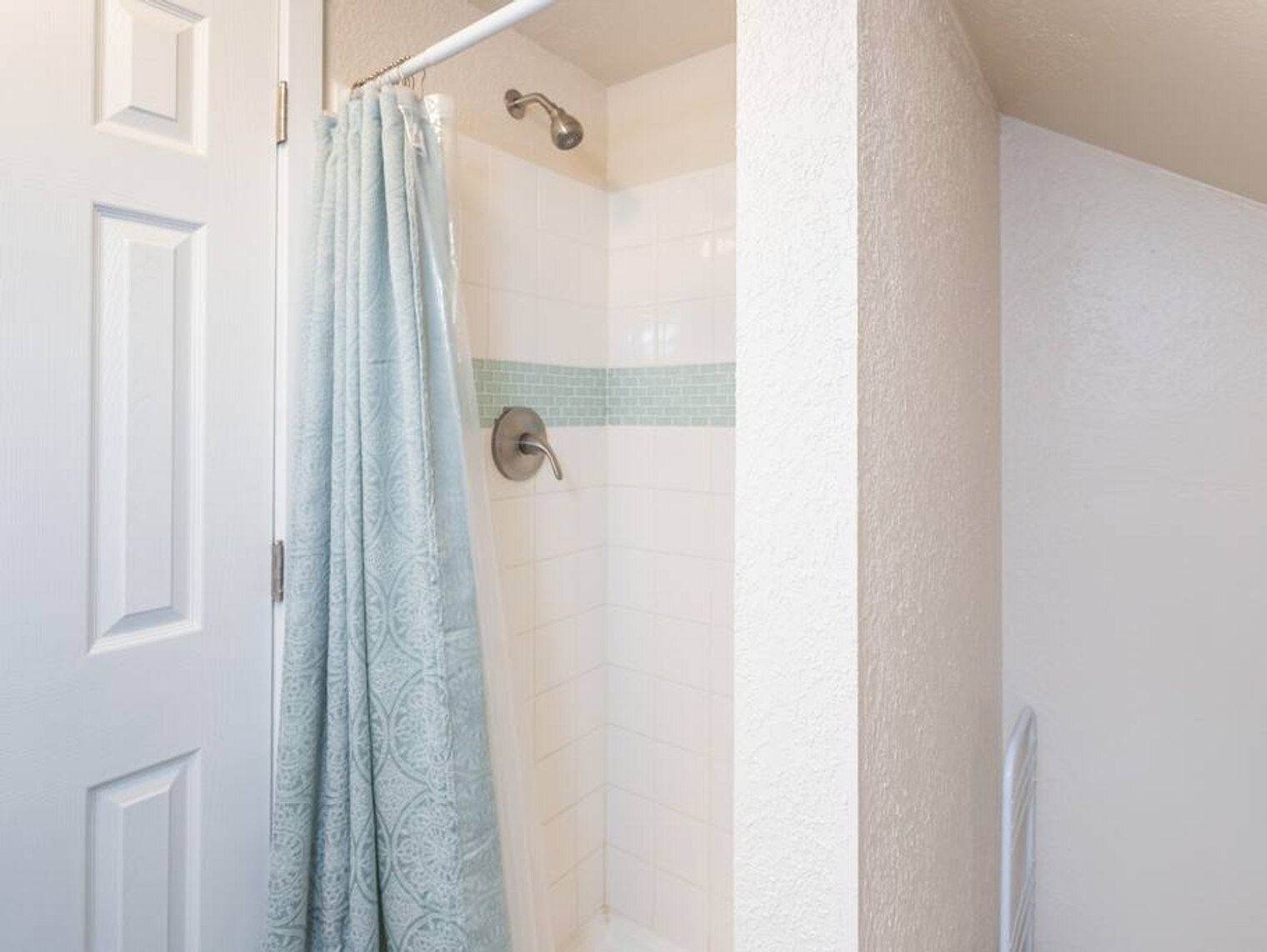 Building Photo - 1427 E Hays St