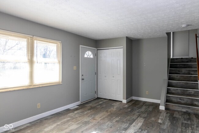 Building Photo - 372 Redbud Pl