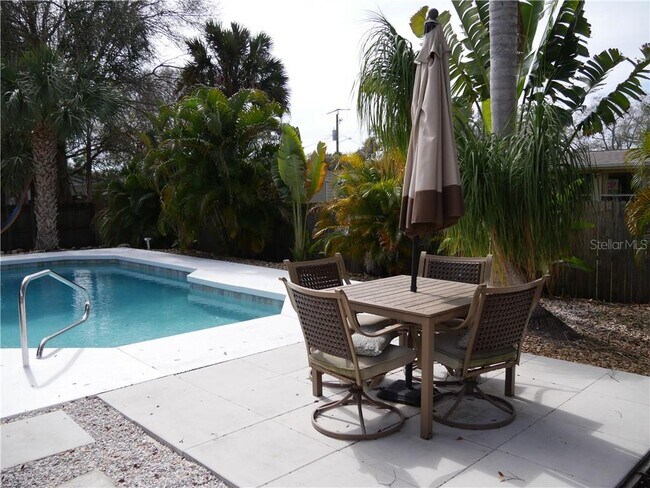 Building Photo - 3026 Vinson Ave