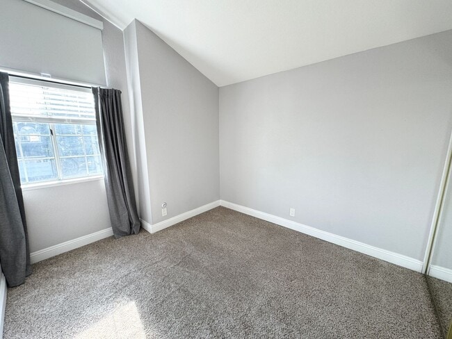 Building Photo - Great Shape Single Family Home in Livermore