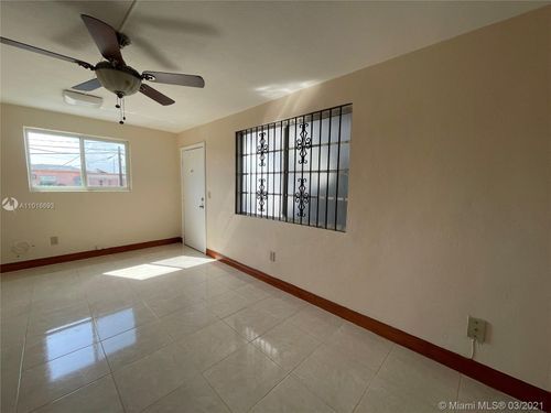 Building Photo - 107 SW 18th Ct