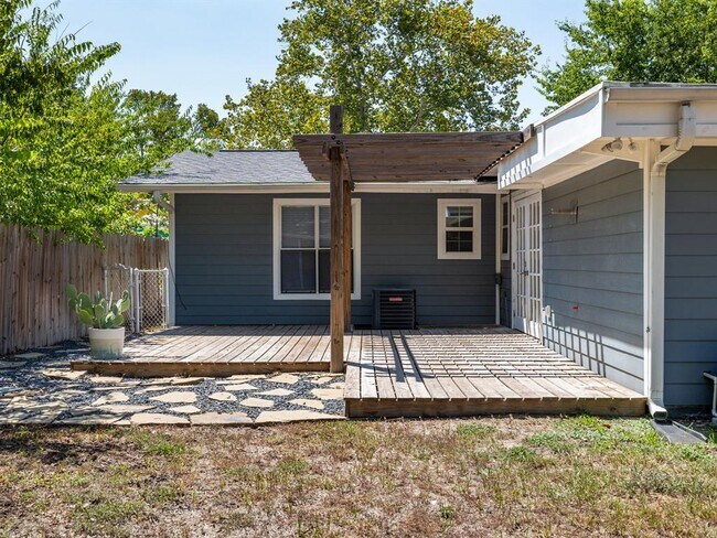 Building Photo - 1112 Arcadia Ave