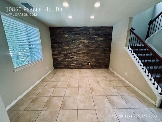 Building Photo - 10860 Pebble Hill Dr