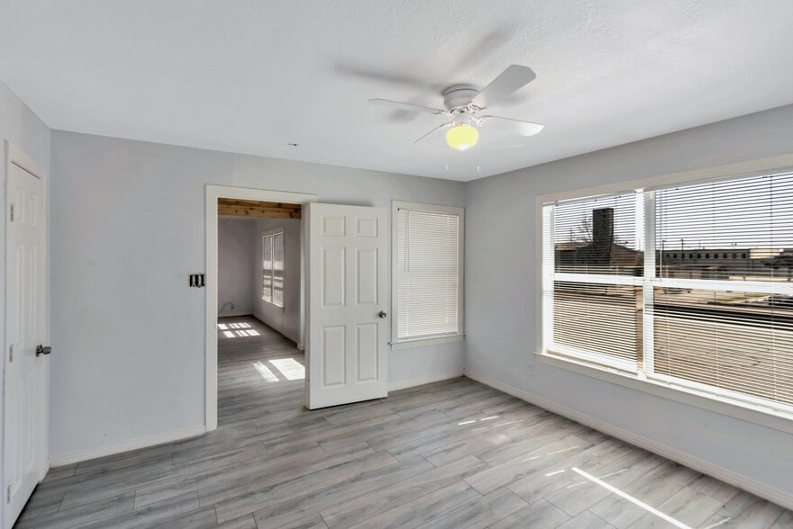 Building Photo - 305 N Robinson St