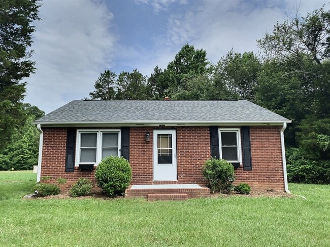 Building Photo - 1447 Miles Rd