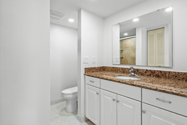 Building Photo - 951 De Soto Rd