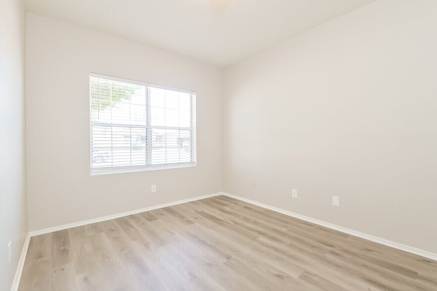 Building Photo - 9940 E Paseo San Bruno