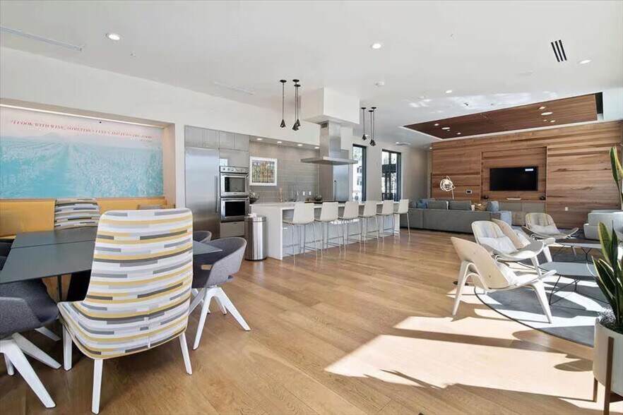 Building Photo - 908 Rich Ave