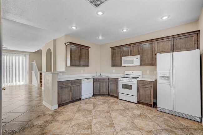 Building Photo - 494 Groft Way