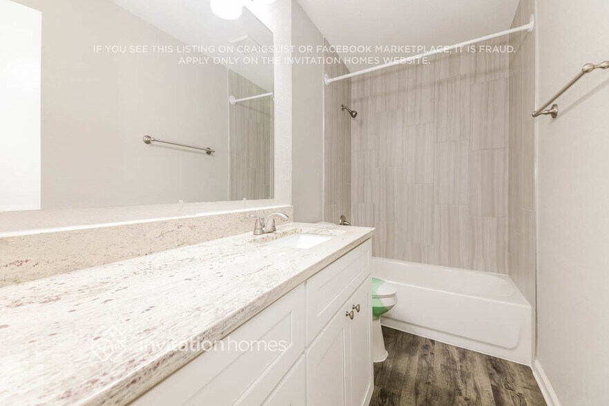 Building Photo - 611 Hanover Dr