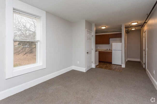 Studio - 350 SF - Eddy Apartments