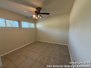Building Photo - 1236 E Live Oak Rd