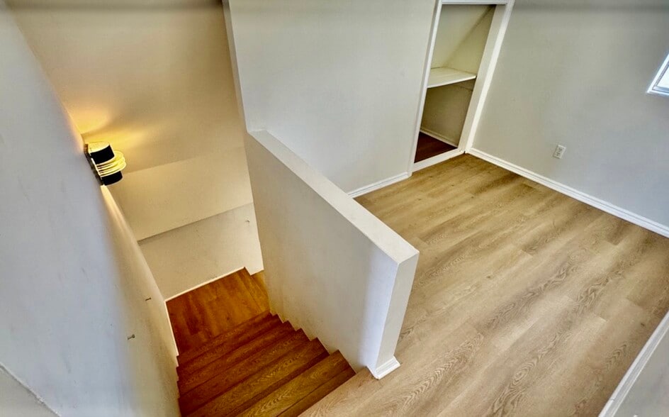 Building Photo - 459 N Alfred St