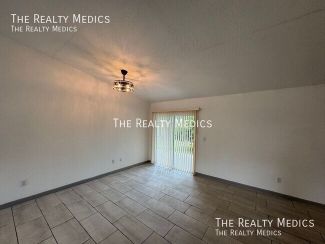 Building Photo - 1708 Providence Blvd