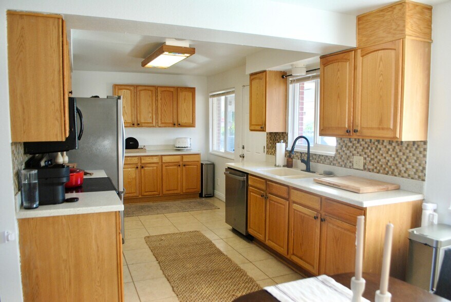 Building Photo - 2751 S Reed St