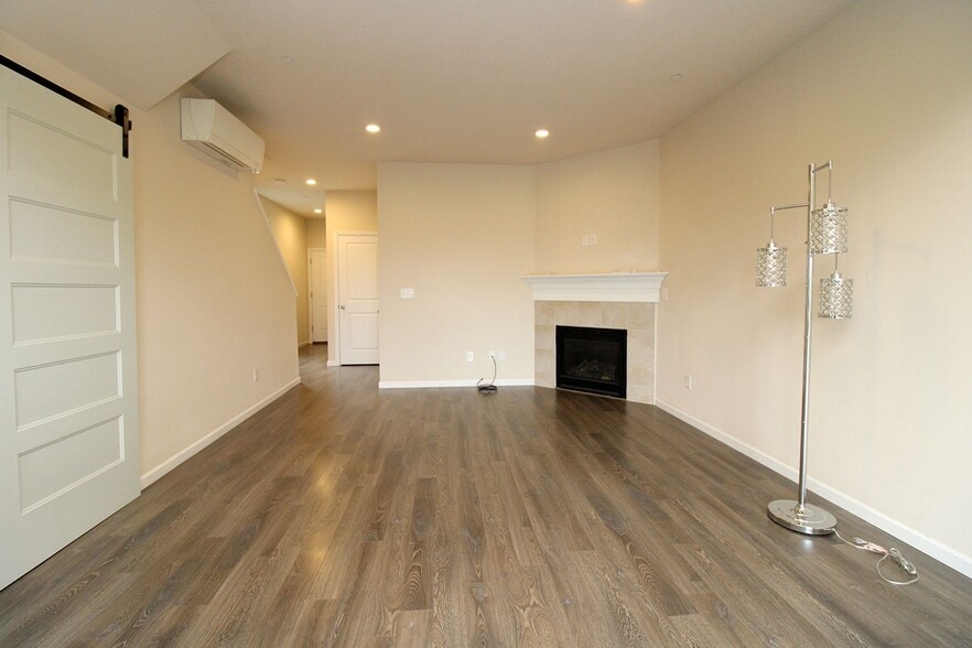Building Photo - 15586 SE Vivian Way