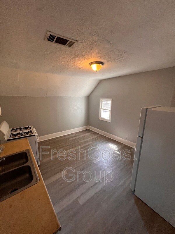 Building Photo - 3318 W 30th St