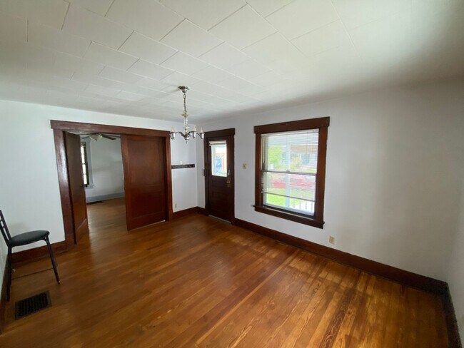 Building Photo - 1427 S Washington St