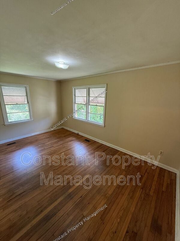 Building Photo - 3069 Somerset Dr