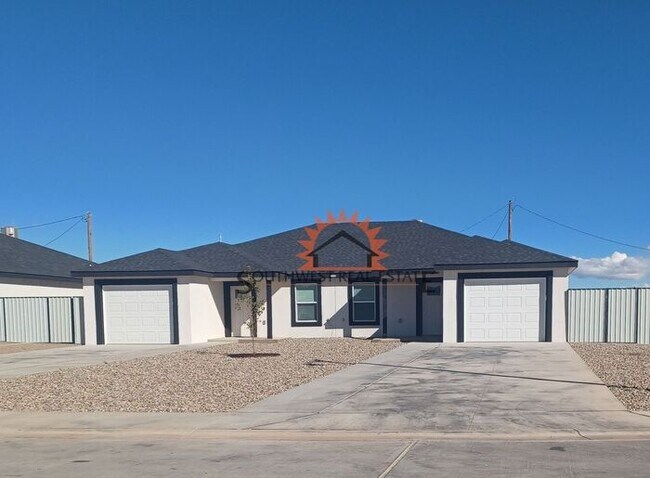 Building Photo - Spacious 2 bedroom 2 bath Duplex.