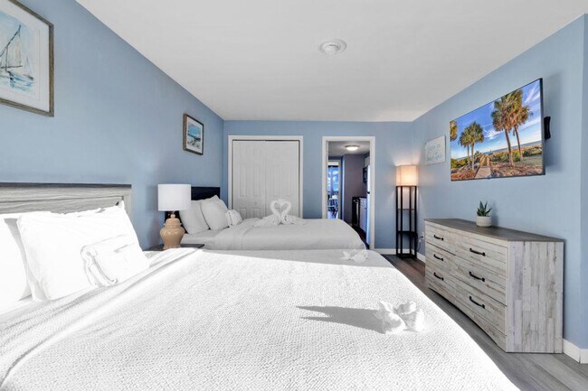 Building Photo - 2406 N Ocean Blvd