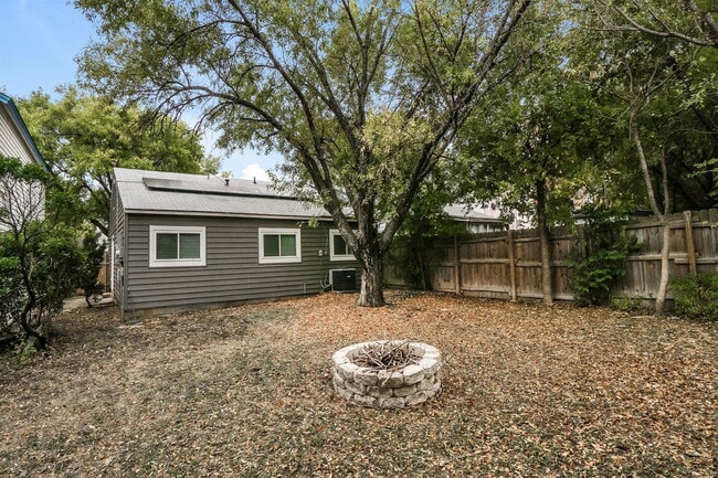 Building Photo - 10059 Birch Field Dr