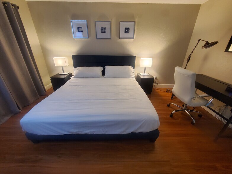 Building Photo - 3568 Boca Ciega Dr