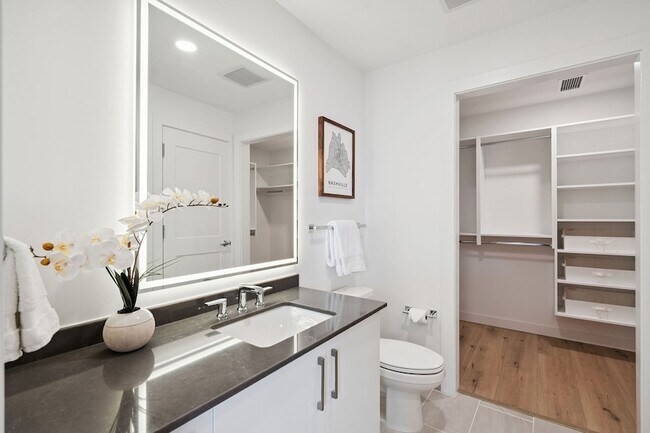 Building Photo - 1212 Demonbreun St