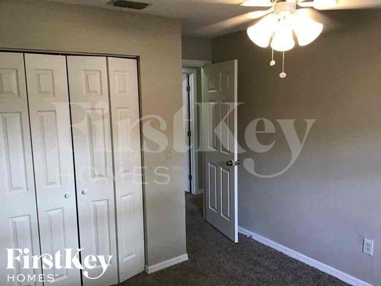 Building Photo - 4718 Westwind Dr