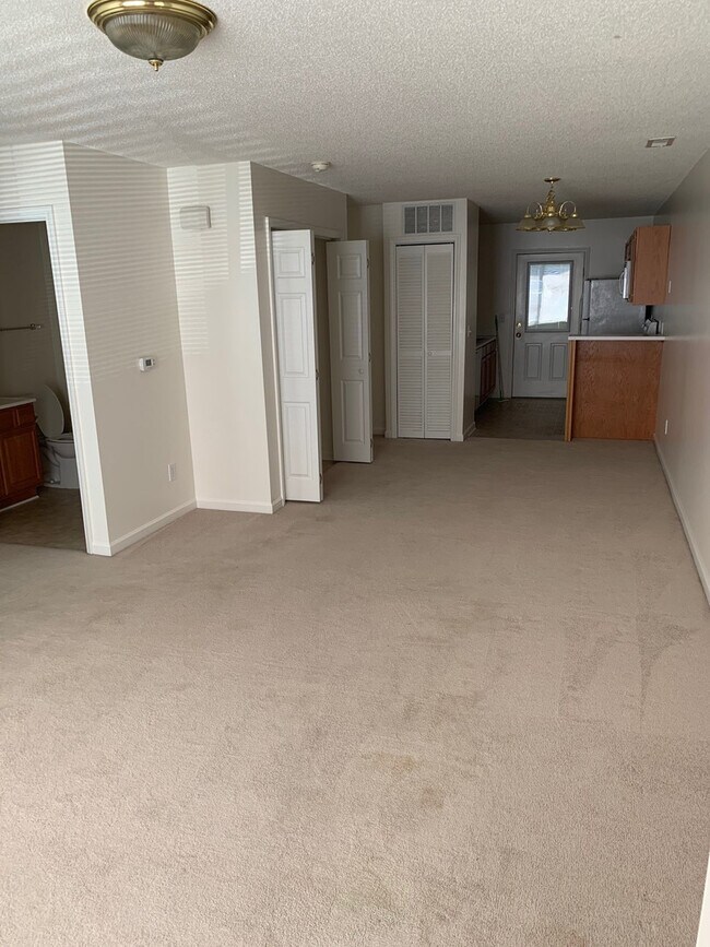 Building Photo - BEAUTIFUL 2 BED/ 2 BATH CONDO Coming Soon!!!