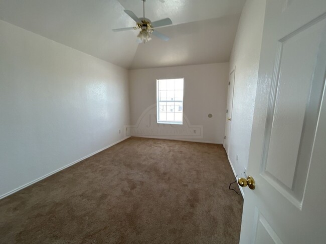Building Photo - 4504 Deek Dr