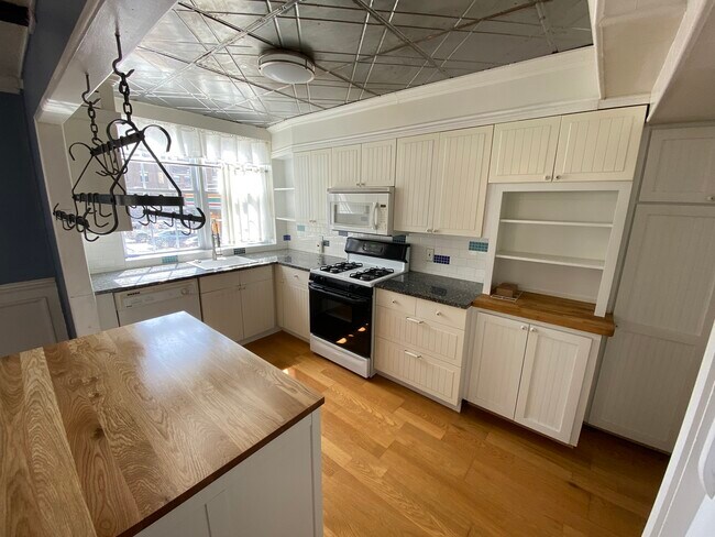 Building Photo - 148 Stoneway Ln
