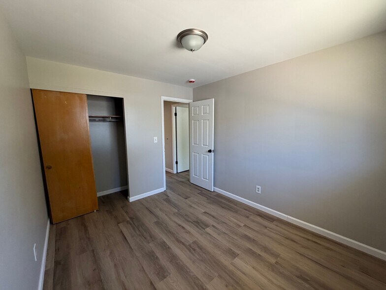 Building Photo - 5556 Andover Blvd