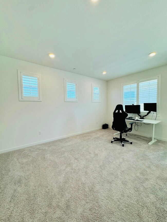 Building Photo - 5473 Guenoc Valley Ln