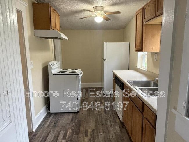 Building Photo - 406 N 10th St