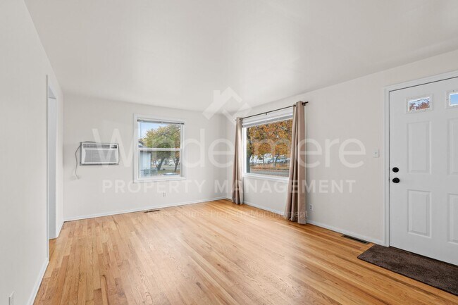 Building Photo - Super Cute 2 Bedroom Home In Northwest Spokane