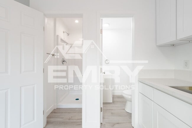 Building Photo - 6221 Fishburn Ave