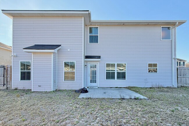 Building Photo - AVAILABLE NOW! (Pet Friendly)