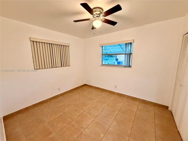 Building Photo - 1502 N 57th Terrace