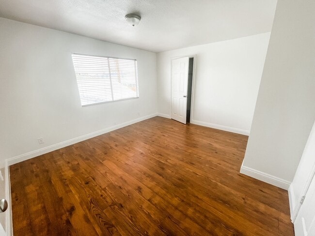 Building Photo - 5 bed/3 bath home in the heart of Spring Valley!