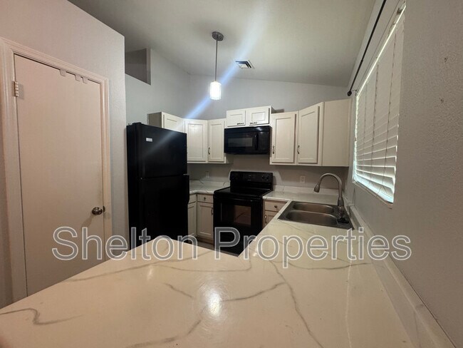 Building Photo - 12537 N 83rd Dr