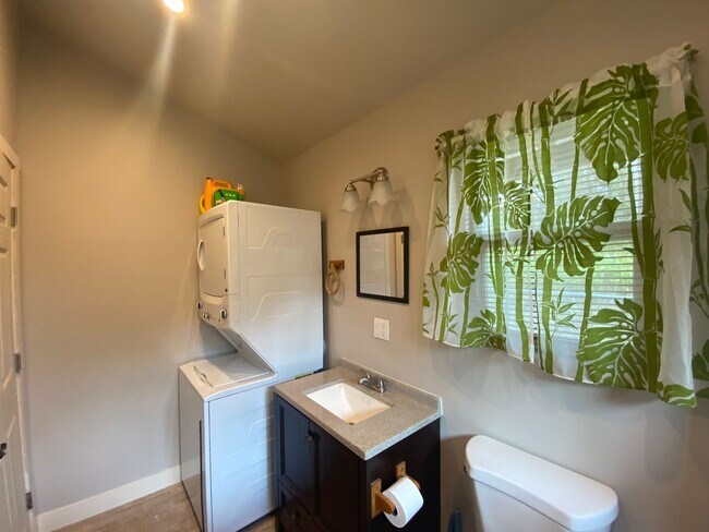 Building Photo - Volcano- Royal Hawaiian Estates