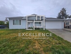 Building Photo - Spacious Fully Renovated 4/2 House with Over 2000SF and LVT Throughout