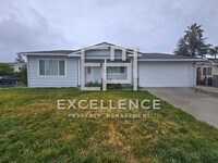 Building Photo - Spacious Fully Renovated 4/2 House with Over 2000SF and LVT Throughout