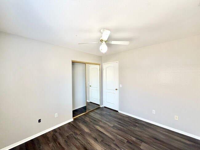 Building Photo - 27071 School Park Dr