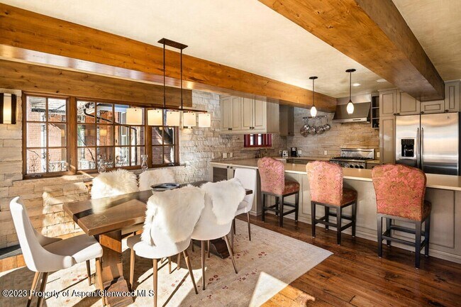 Building Photo - 114 E Bleeker St