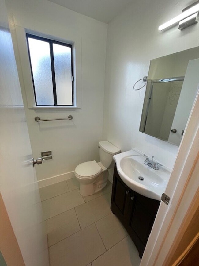 Building Photo - 1946 E 20th St